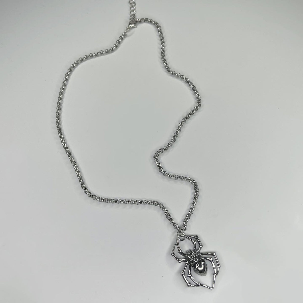 Skull spider chain necklace – TOOFOOFEEFA