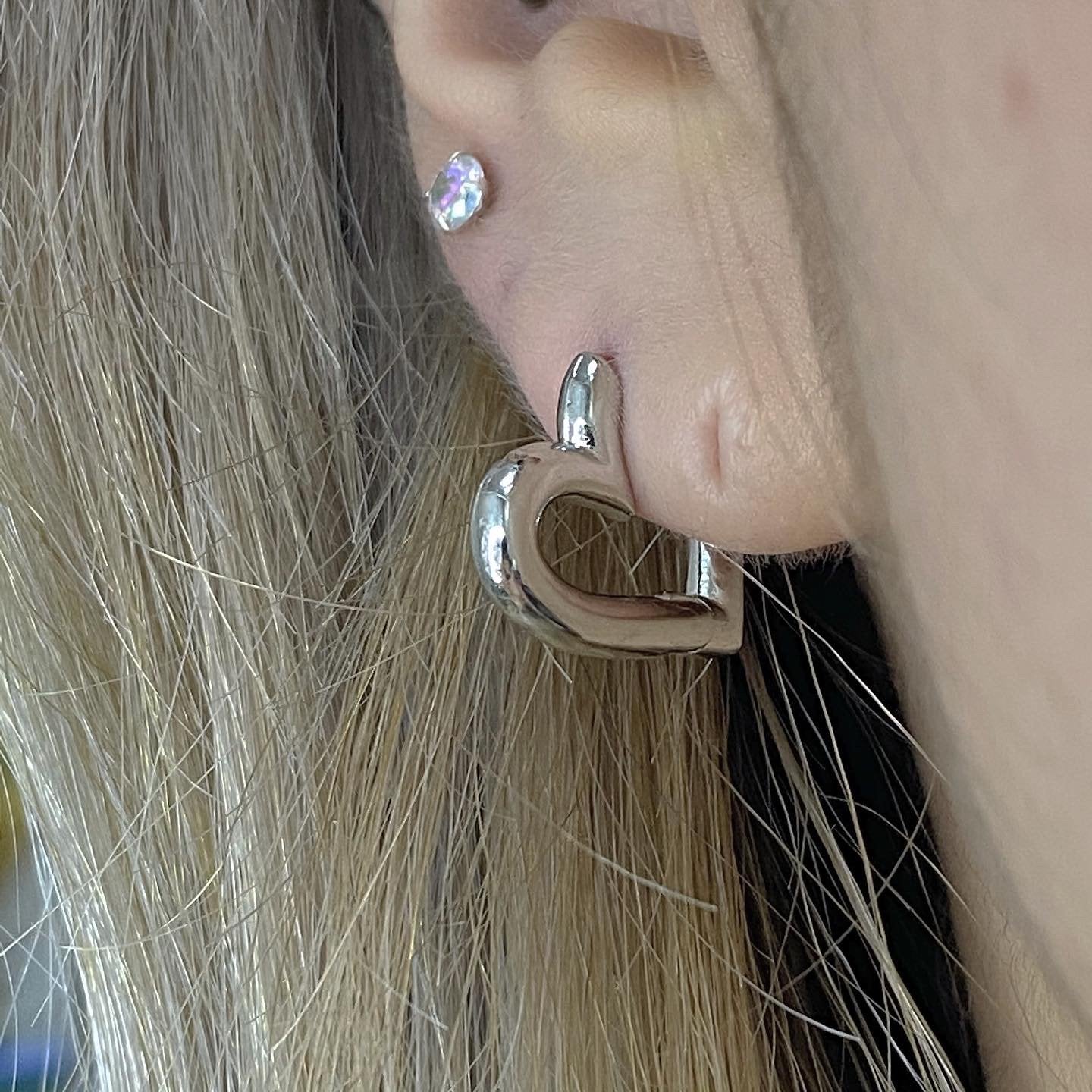 Heart hoop earrings – TOOFOOFEEFA Heart hoop earrings – TOOFOOFEEFA